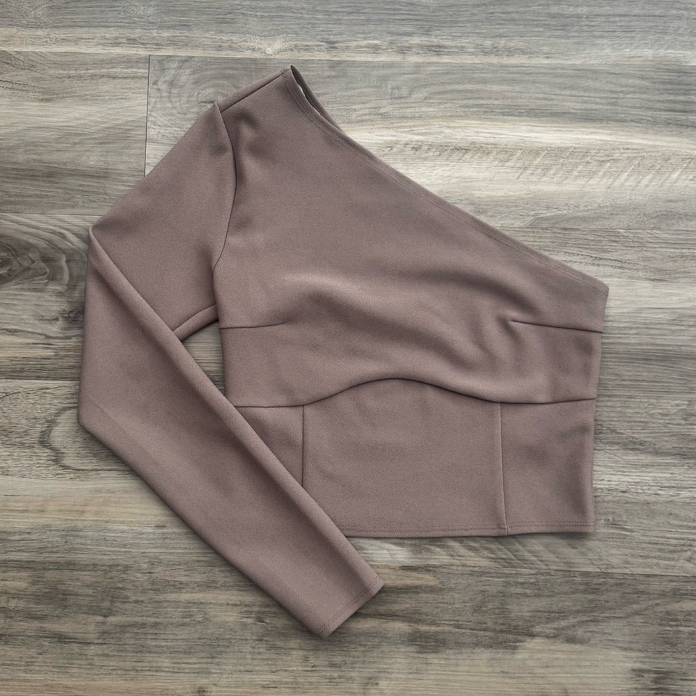 Abercrombie & Fitch | Asymmetrical One-Shoulder Long Sleeve Cropped Top